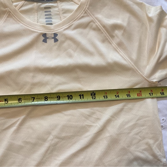 Under Armour T Shirt. -1 - Picture 4 of 4